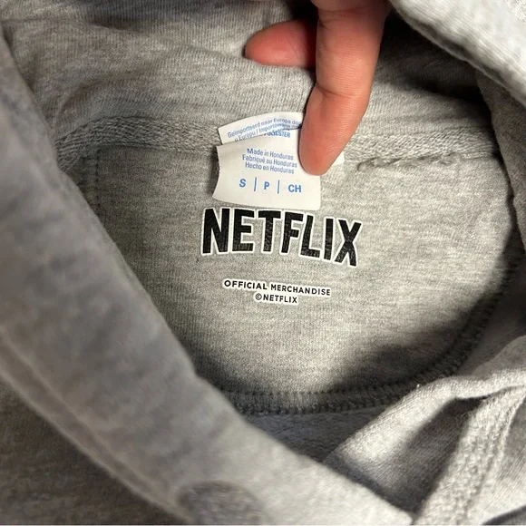 ‼️Stranger Things The Underground Logo Hoodie‼️ - Picture 3 of 5